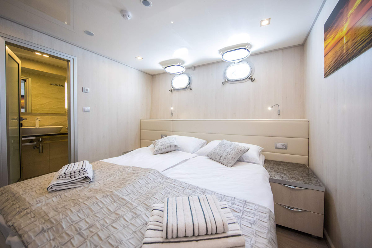 Standard Deck Cabin