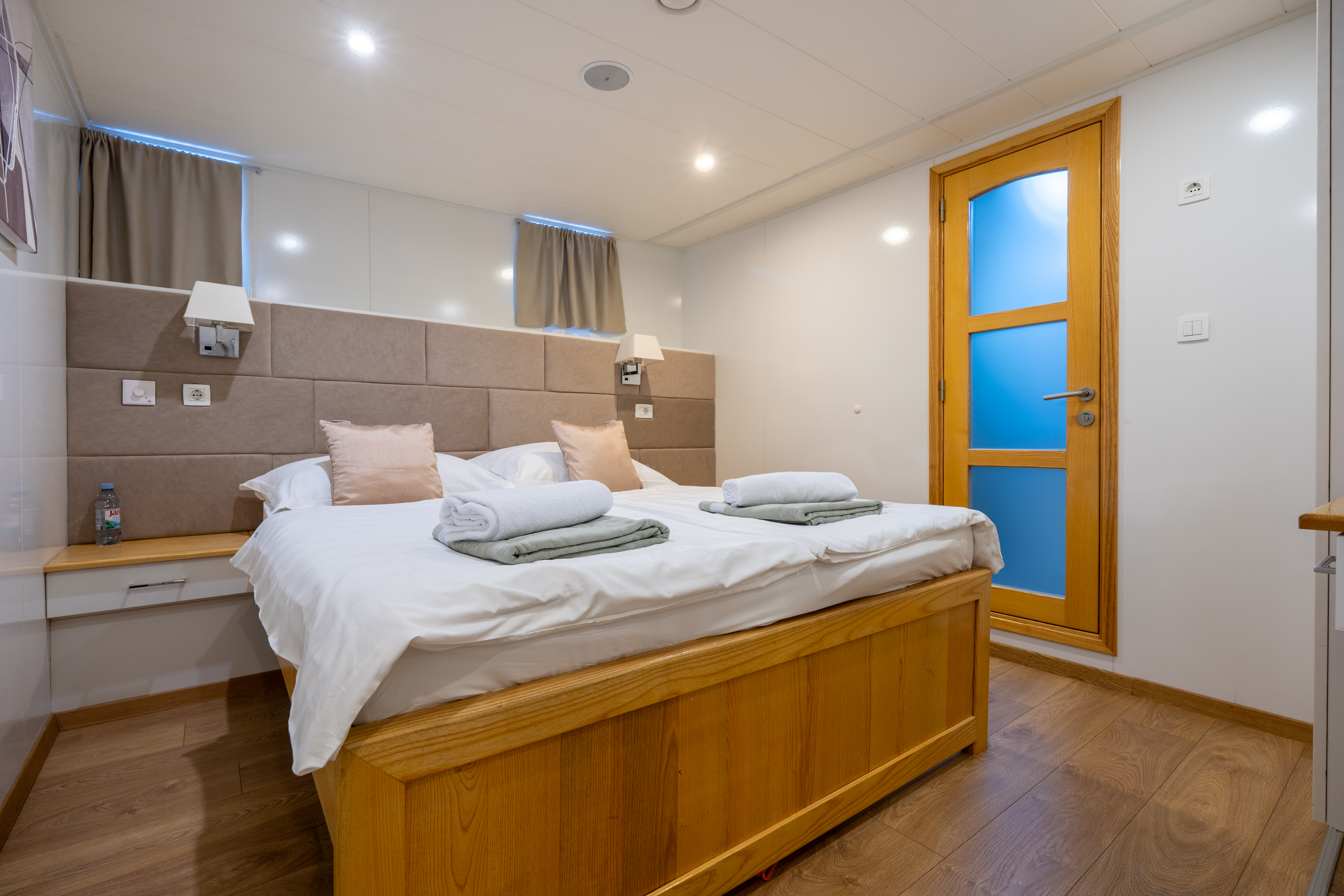 Standard Deck Cabin