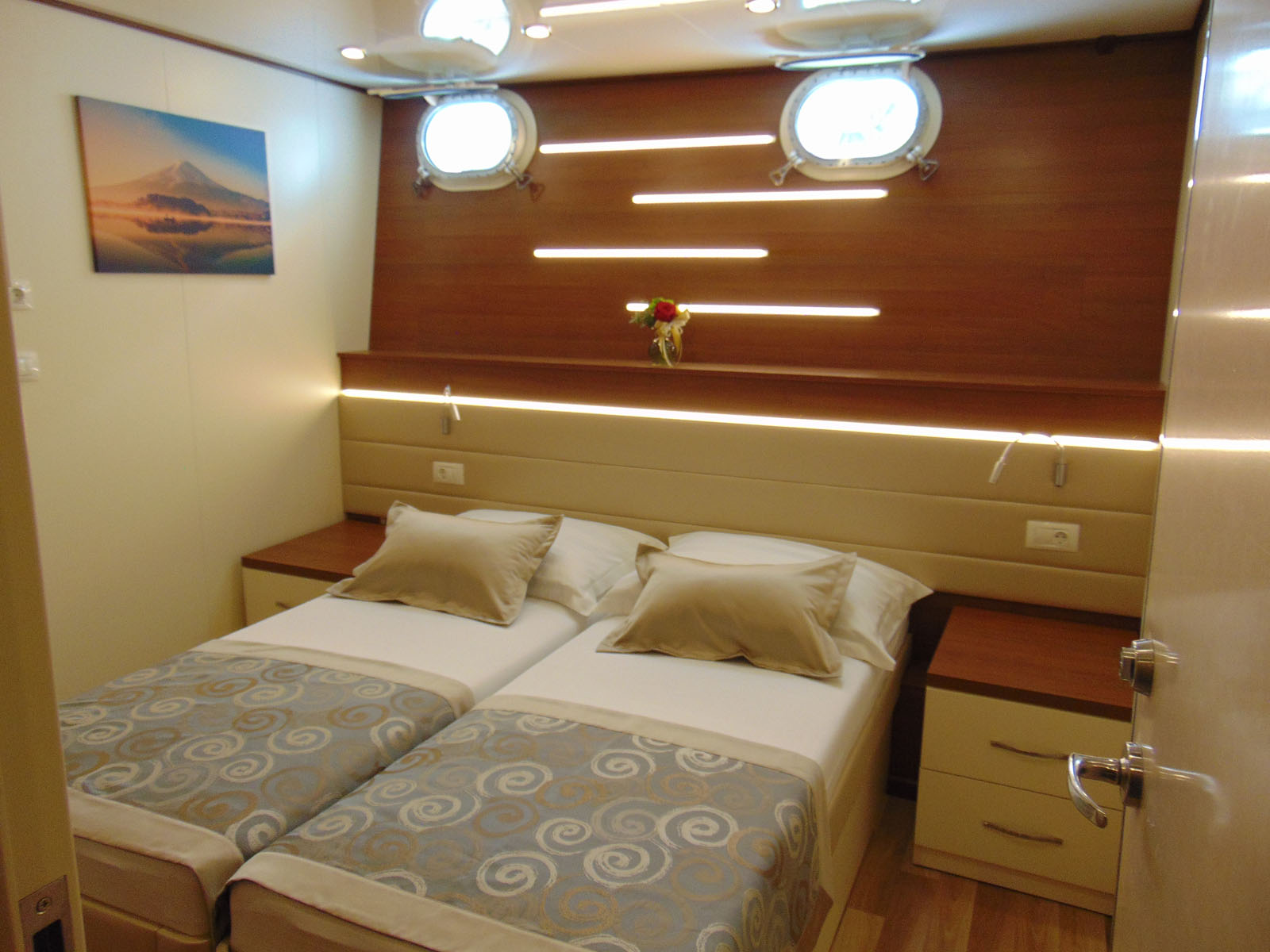 Standard Deck Cabin