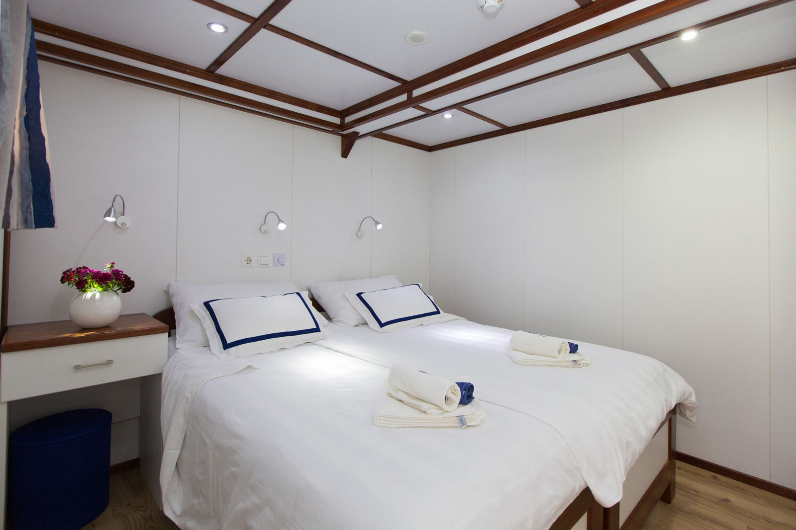 Standard Deck Cabin
