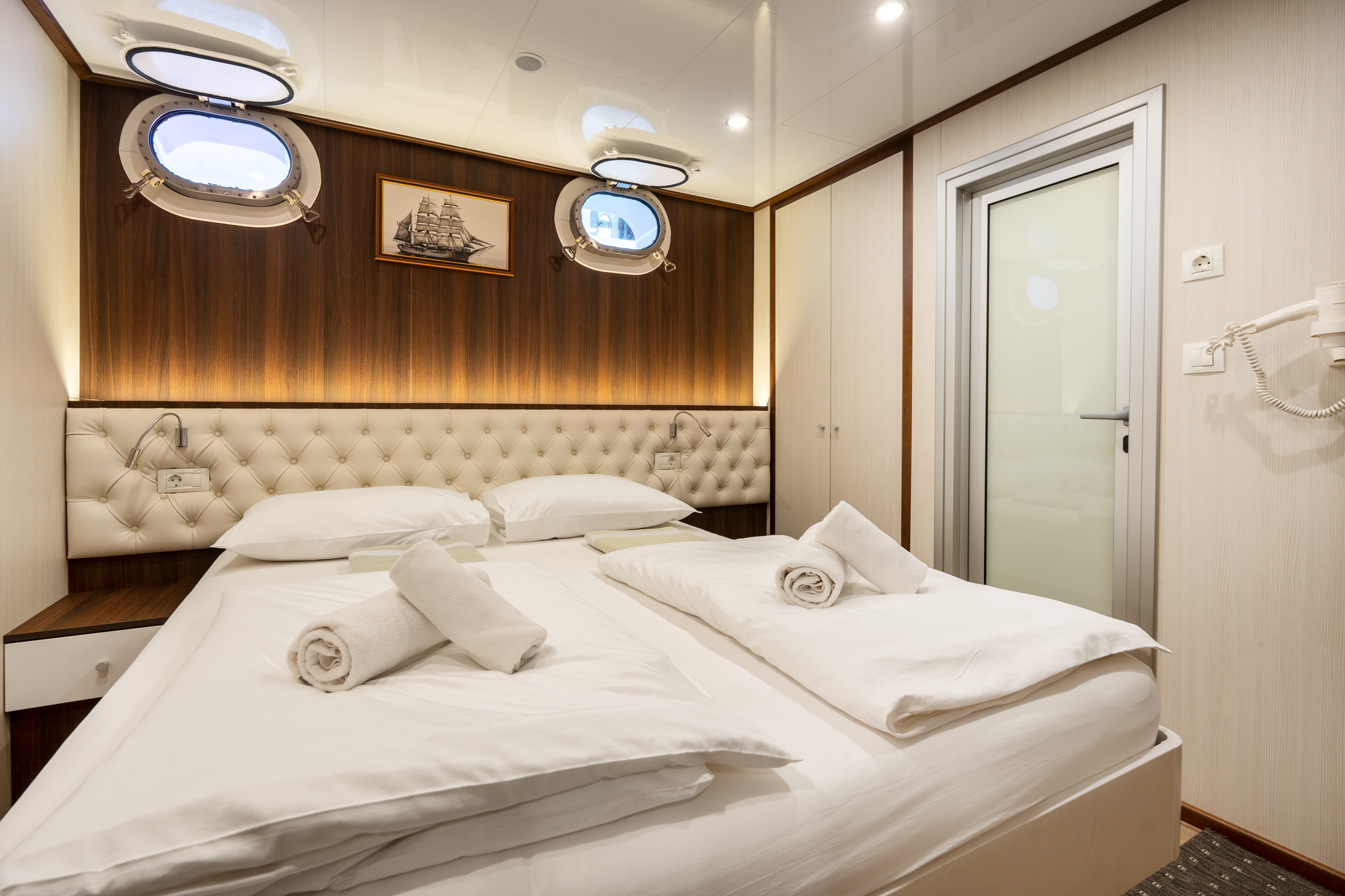 Standard Deck Cabin