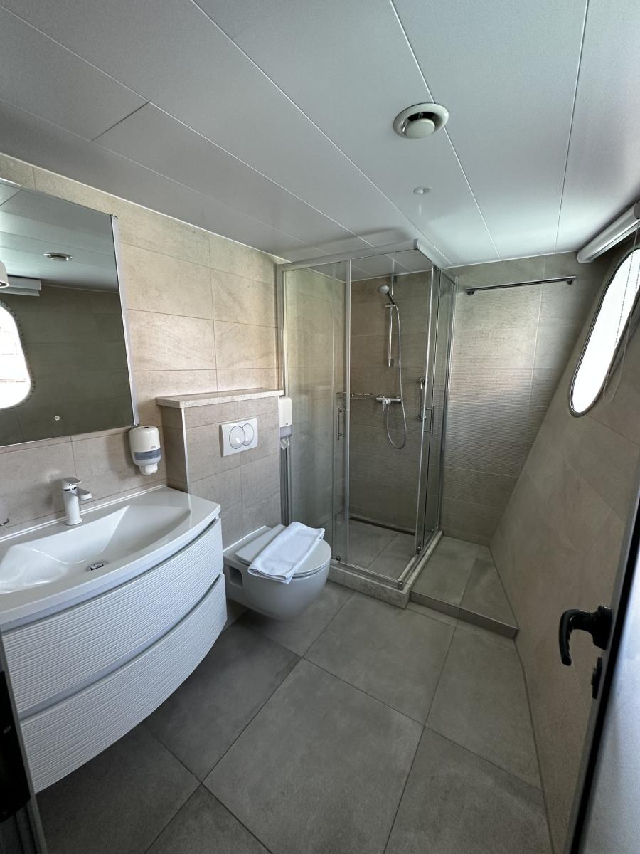 Ambassador main VIP I-14 (11)