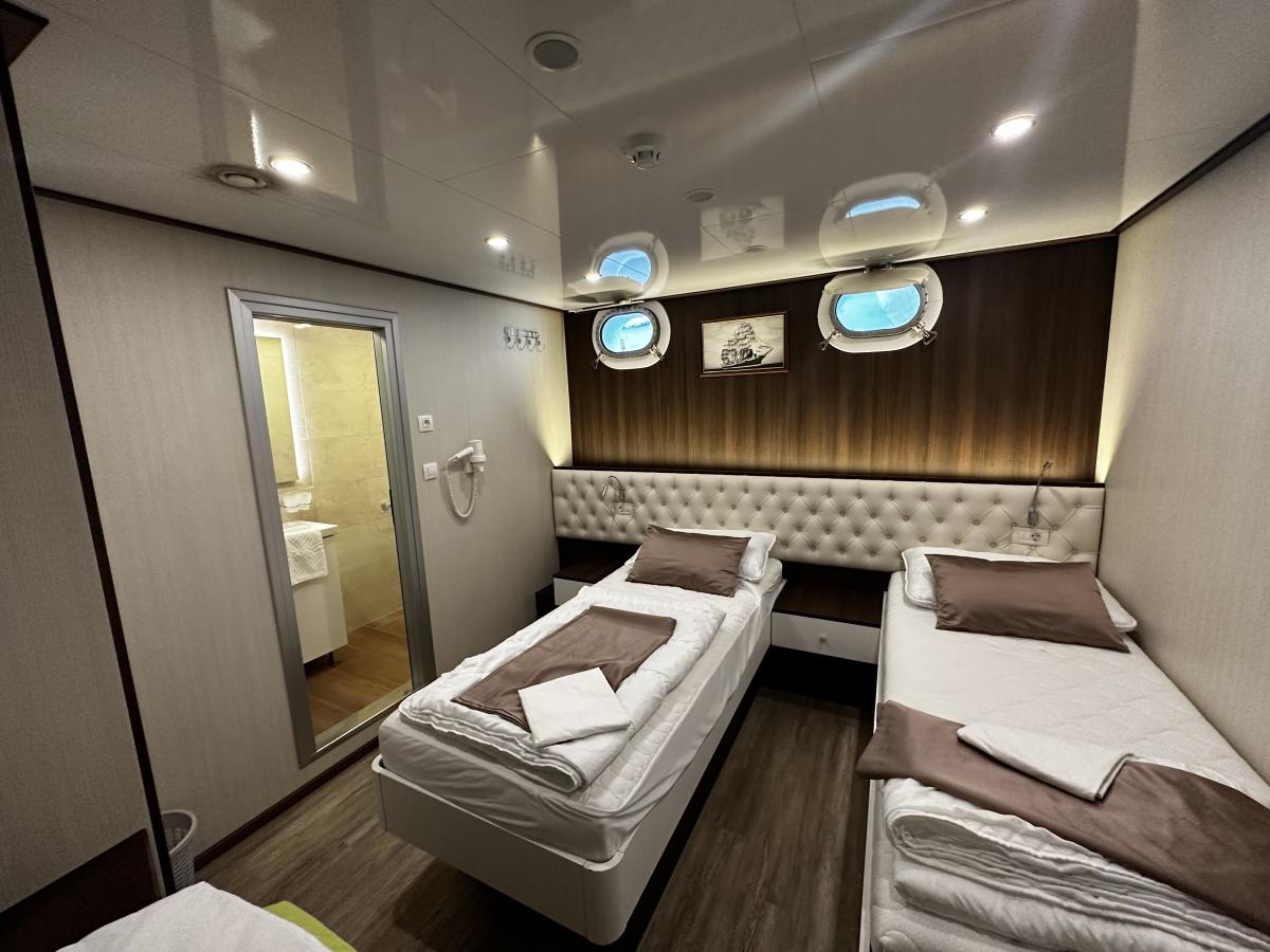 Inv-Cabin-Standard-5