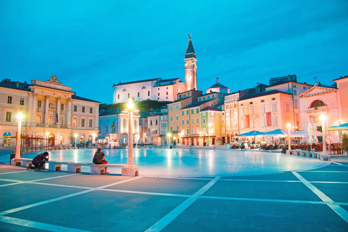 Beautiful,City,Scenery,In,The,Central,Square,With,The,Old