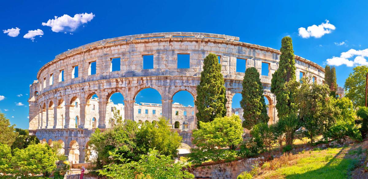 Arena,Pula,Historic,Roman,Amphitheater,Panoramc,Green,Landscape,View,,Istria